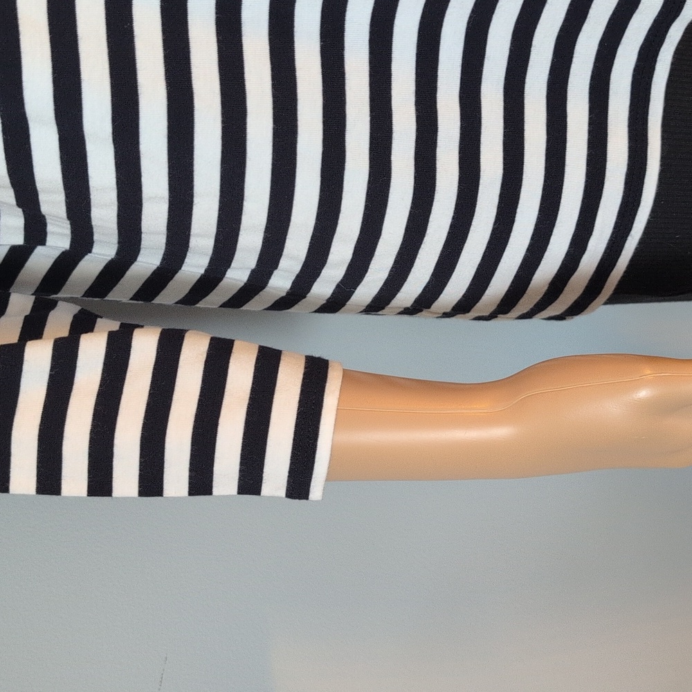 90s Minimalist Black & White Striped  Top | Classic Parisian Layering - Picture 6 of 8